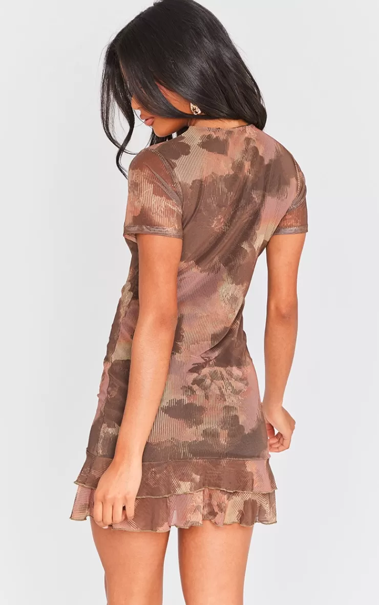 PrettyLittleThing Floral Print Tiered Short Sleeve Shift Dress< Shift Dresses