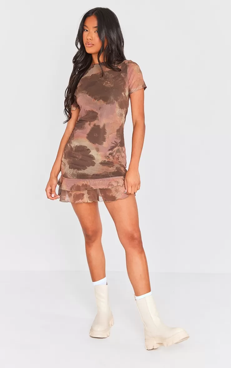 PrettyLittleThing Floral Print Tiered Short Sleeve Shift Dress< Shift Dresses
