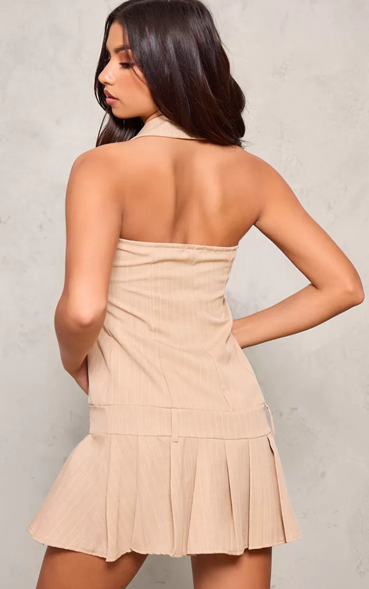 PrettyLittleThing Pinstripe Tailored Woven Pleated Shift Dress< Shift Dresses