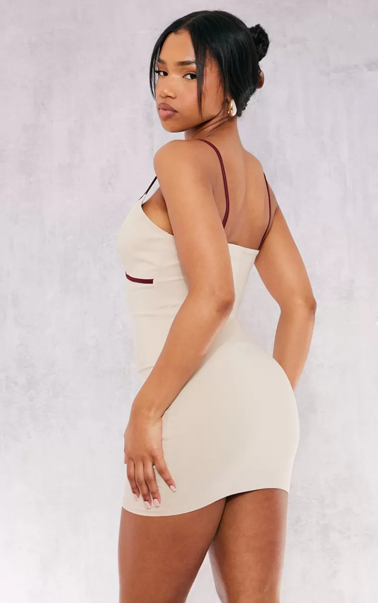 PrettyLittleThing Stretch Woven Contrast Cup Binding Mini Dress< Mini Dresses