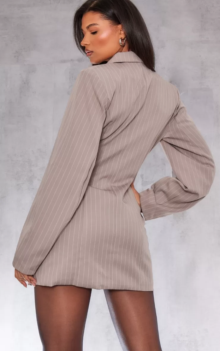 PrettyLittleThing Woven Stripe Pocket Long Sleeve Blazer Dress< Casual Dresses
